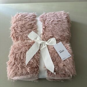 NWT Nordstrom Rack Faux Fur Throw PINK